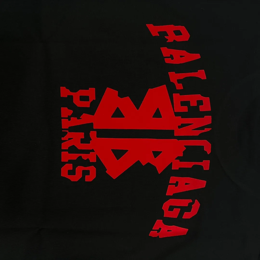BALENCI*GA 2025 New Arrival T Classic Red B T Same Style ：Black White Size： S （90-130 ） M （120-150 ） L （140-165 ） XL （160-180 ） XXL （180-210 ）